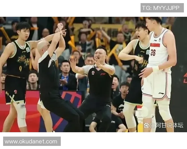 杭州篮球队技术争议引发热议球迷对战术与裁判判罚展开激烈讨论